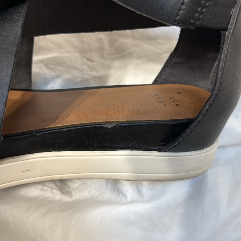 Women's A New Day Black Low Platform Strappy Zip-Up Sandals. Size 7. - Picture 9 of 11